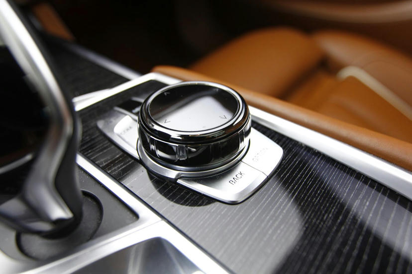 Keramische afwerking voor bedieningselementen