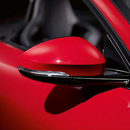 Elektrisch verstel-, verwarm- en inklapbare buitenspiegels met getint glas.  Automatisch dimmend