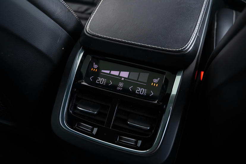  4 zone Electronic Climate Control 