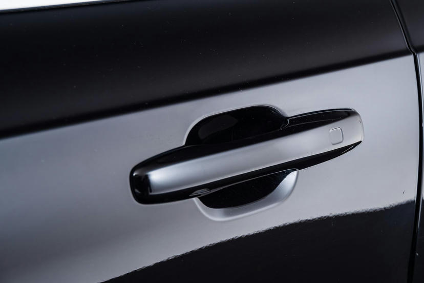 Keyless Drive met remote tag, handsfree achterklep openen en verlichte portiergrepen met grondverlichting