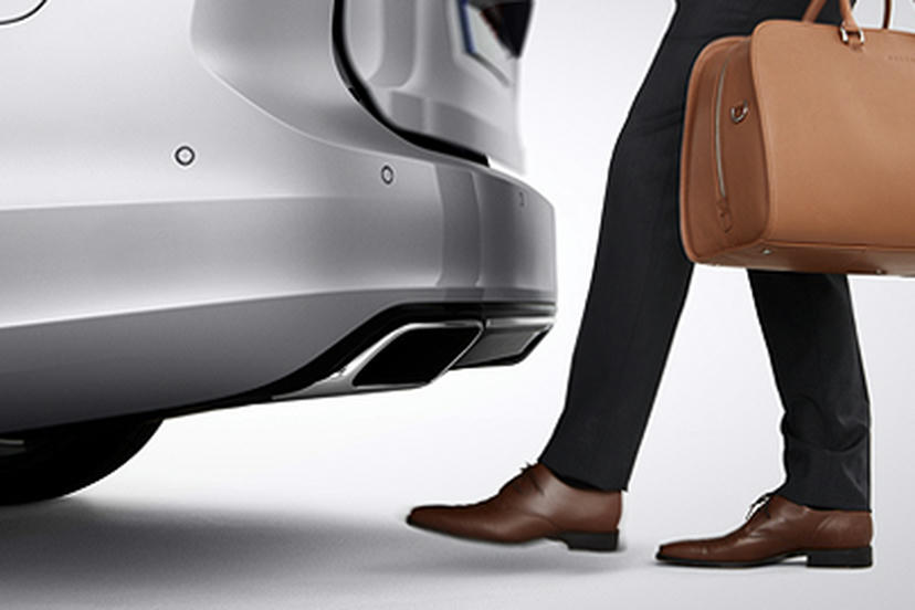 Keyless Drive met remote tag, handsfree achterklep openen, verlichte portiergrepen en grondverlichting