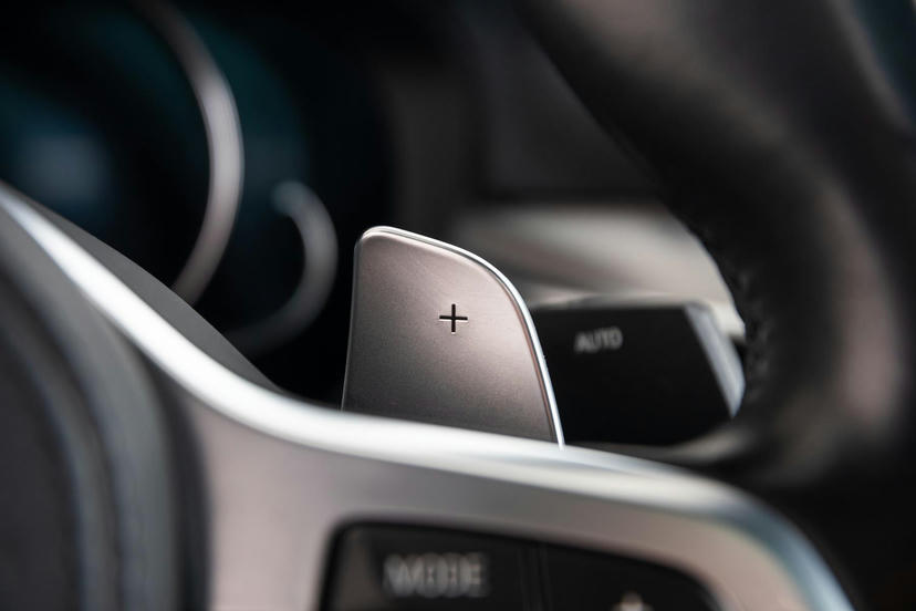 Steptronic transmissie met schakelpaddles aan het stuurwiel