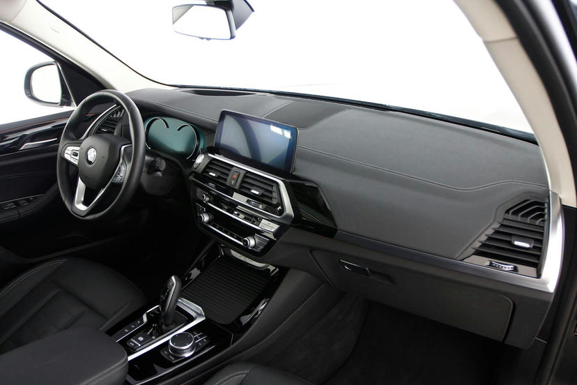 Interieurlijsten hoogglans Schwarz met accentlijsten in Perlglanz Chrom