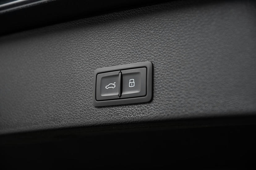 Achterklep, automatisch bedienbaar (openen/sluiten)