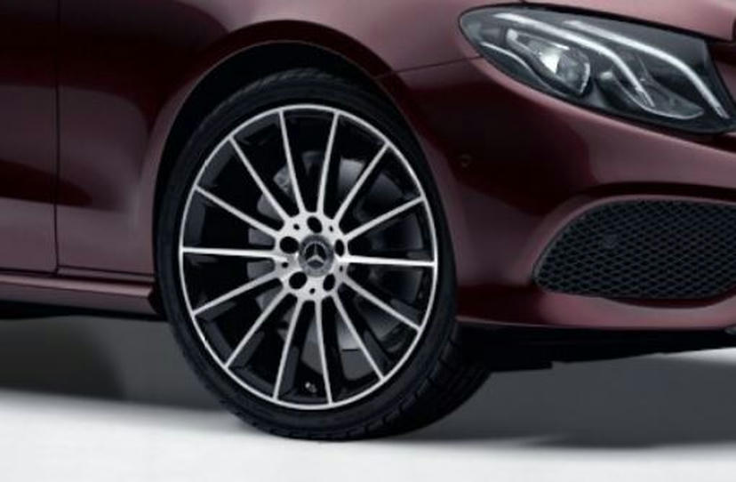 50,8 cm (20 inch) multispaaks lichtmetalen AMG-velgen  