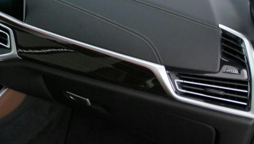 Interieurlijsten Edelhoutuitvoering 'Fineline Stripe' braun hoogglans. 