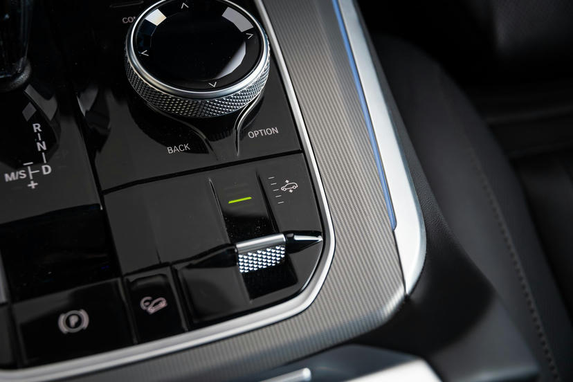 Adaptief onderstel met luchtvering op voor- en achteras