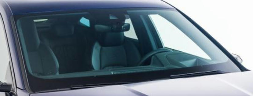 Adaptieve ruitenwissers met geintegreerde verwarmbare ruitensproeiers