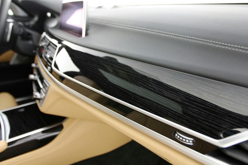 Interieurlijsten in edelhoutuitvoering 'Fineline' Schwarz met hoogglans metaaleffect