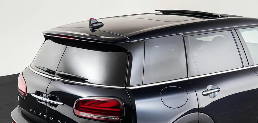 Extra getint glas van de achterzijruiten en de achterruit