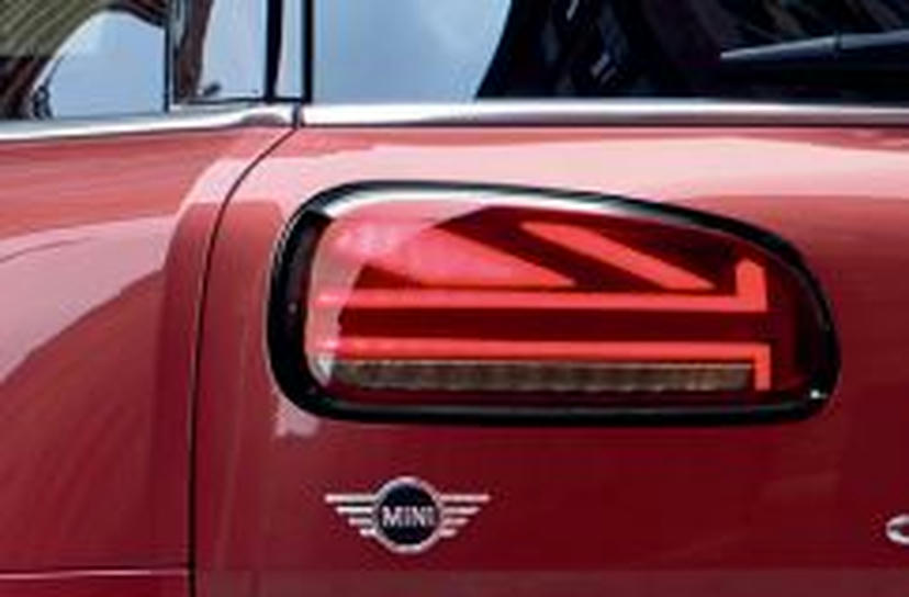 LED koplampen en achterlichten met Union Jack ontwerp