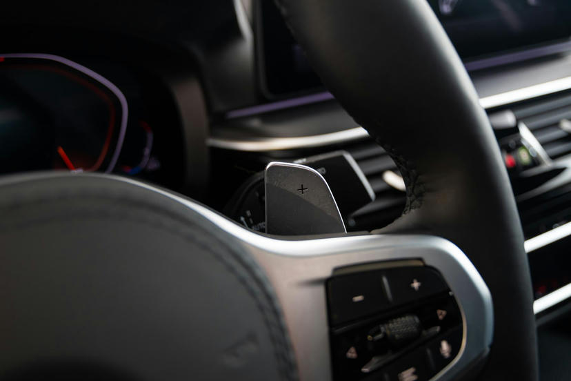 Steptronic transmissie met schakelpaddles aan het stuurwiel