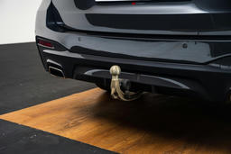 Trekhaak met elektrisch wegklapbare kogel