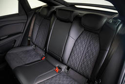 Achterbank, in 3 delen 40:20:40 neerklapbaar