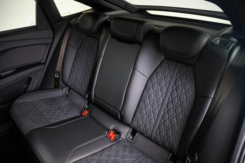 Achterbank, in 3 delen 40:20:40 neerklapbaar